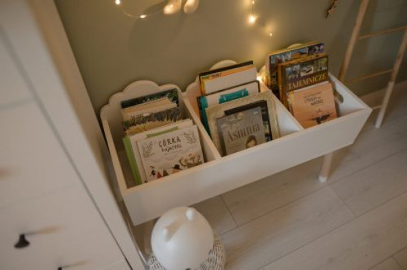 Pojemna biblioteczka na książki