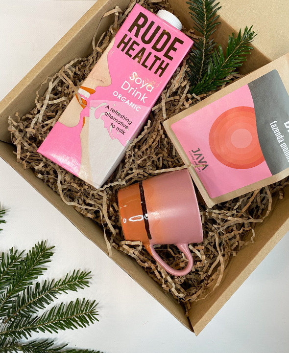 Zestaw prezentowy nr 4: Mleko roślinne sojowe Rude Health + Kawa Brazylia Fazenda Moinho Palarnia JAVA + Kubek ceramiczny HKLiving --- OFICJALNY SKLEP Decofire