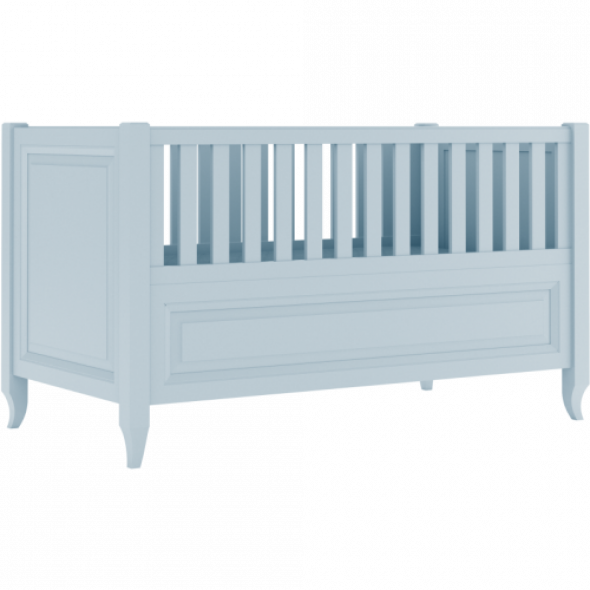 Błękitne eleganckie łóżeczko dziecięce ze stylizowanymi nóżkami i frezowaną ramką