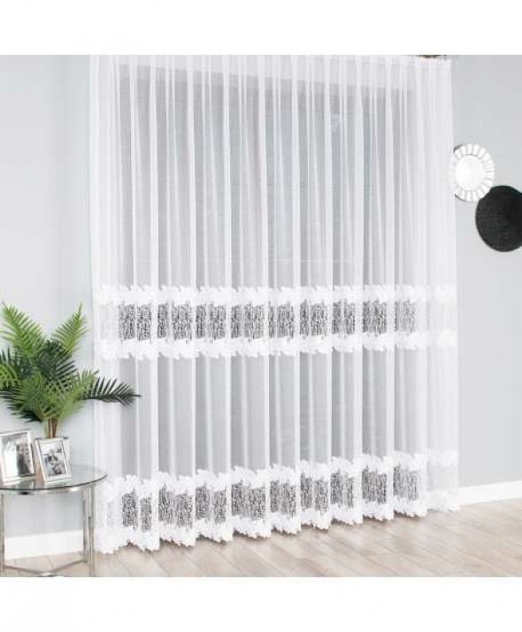 Firanka biała z aplikacją na markizecie 121336 wys. 250 cm.