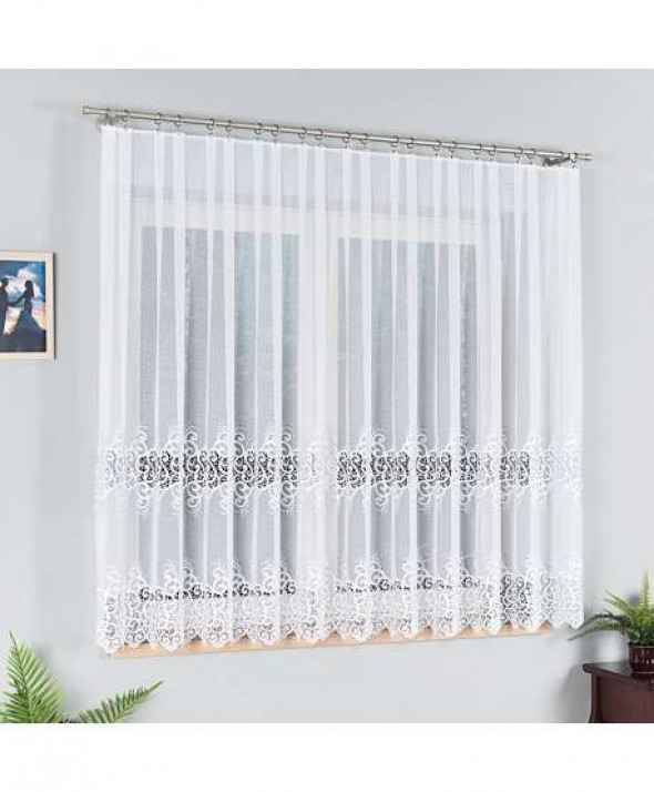 Firanka biała z aplikacją na markizecie 122391 wys. 160 cm.