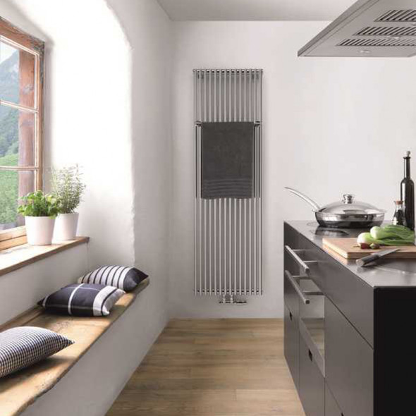 Grzejnik łazienkowy Zehnder Kleo Bar z chromowanym uchwytem na ręcznik chrom 56,1x180 cm KLPVC-180-17/ M 0008