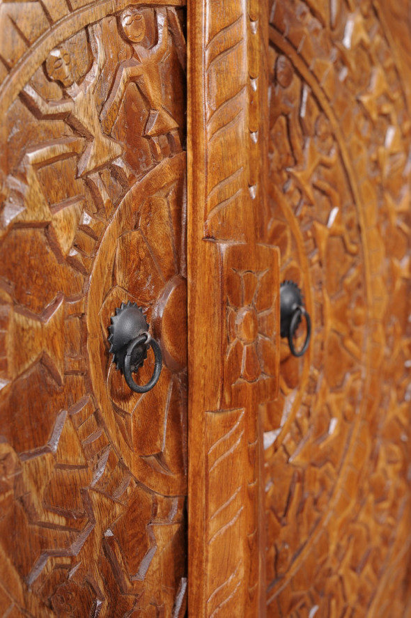 Rzeźbiona komoda z litego drewna z rzeżbionymi panelem CRVD-07 - Kolekcja Carved