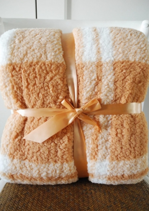 Koc pluszowy w kratę RUSTY