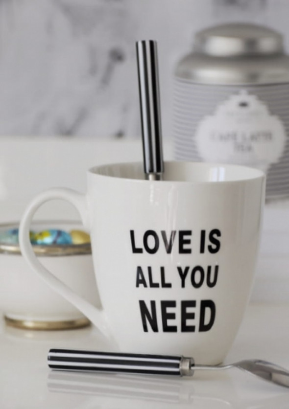 Kubek biały z tekstem LOVE IS ALL