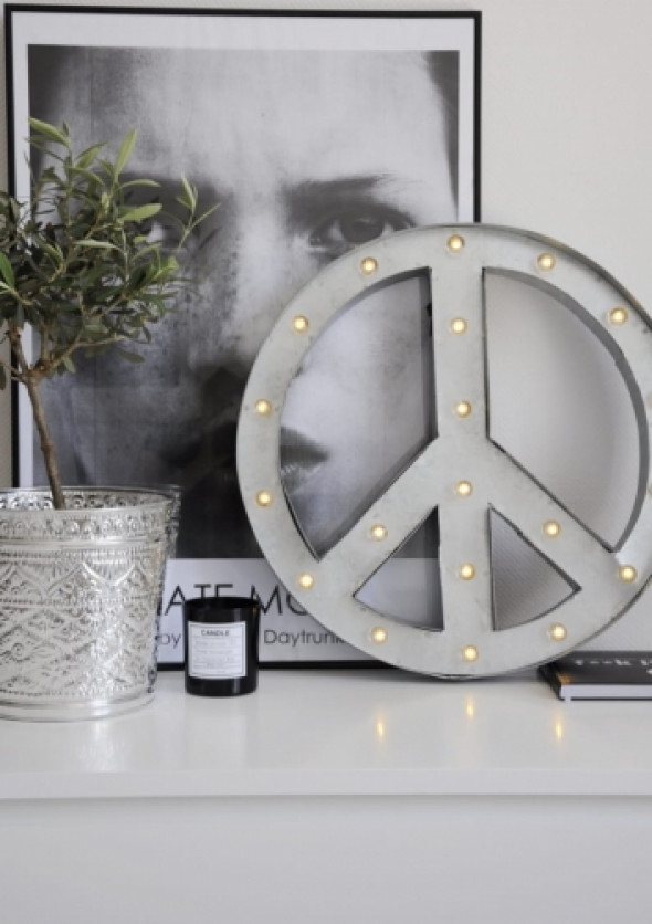 Lampa w stylu industrialnym z żarówkami LED PACYFA