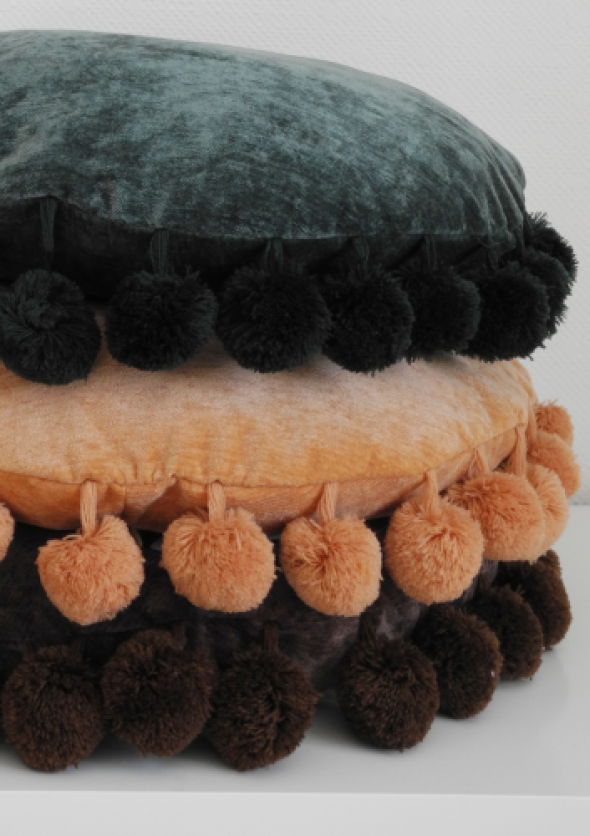 Okrągła poduszka z pomponami STIG