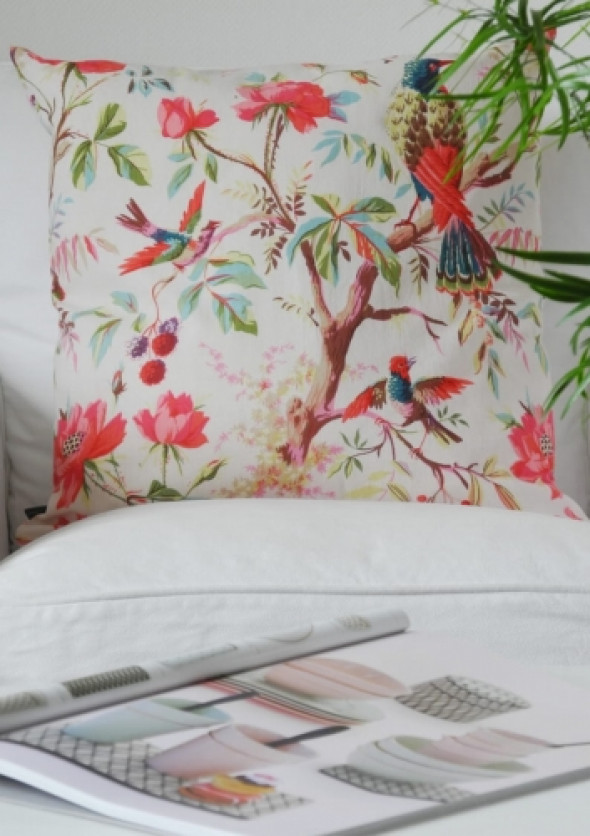 Poduszka - kwiaty i kolorowe ptaki PARADISE