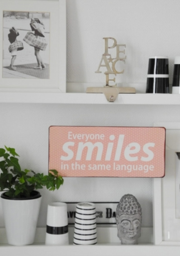 Szyld metalowy różowy SMILES