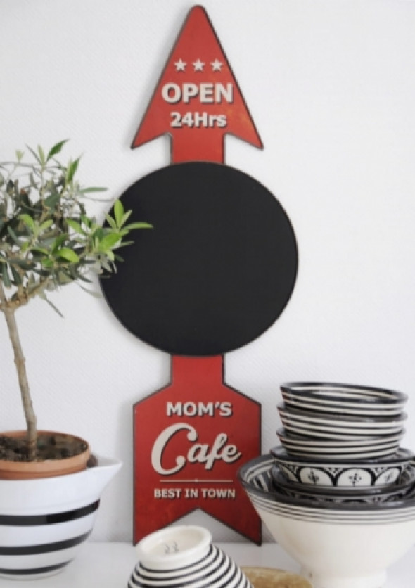 Szyld z tablicą do kuchni MOM'S CAFE