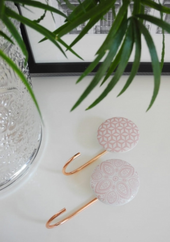 Wieszak z różowym ceramicznym dekorem PINK (2 sztuki)