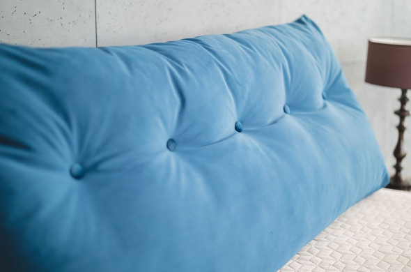 Poduszka na zagłówek PILLOW CHIC VELVET 180 granatowa