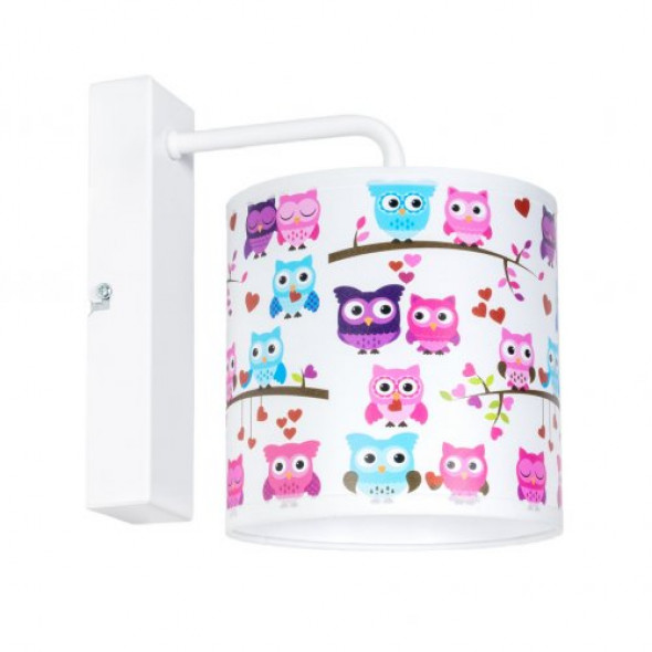 Kinkiet sowy na gałęzi