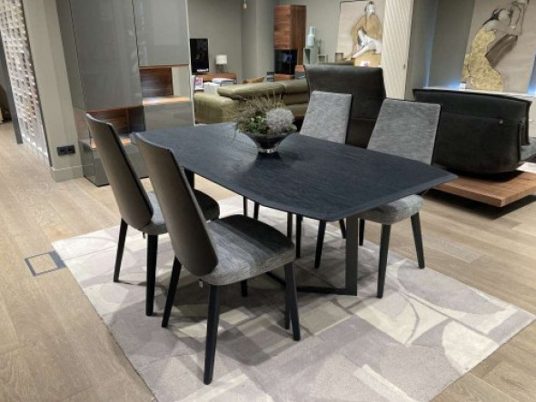 Hulsta komplet stół T100 i krzesła S800