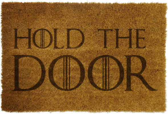 Wycieraczka z napisem "HOLD THE DOOR"