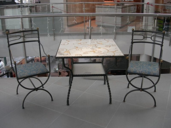 Stół 80x80 z blatem marmurowym biancone ręcznie dekorowany